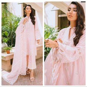 Gorgeous light pink Pakistani Designer Suit